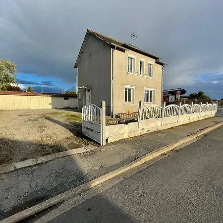 Entre Vitre, Laval , Chateau-gontier 度假居 *